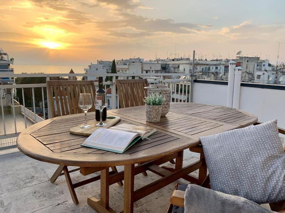 Sea View Sunset Penthouse Apartman Szaloniki Kültér fotó